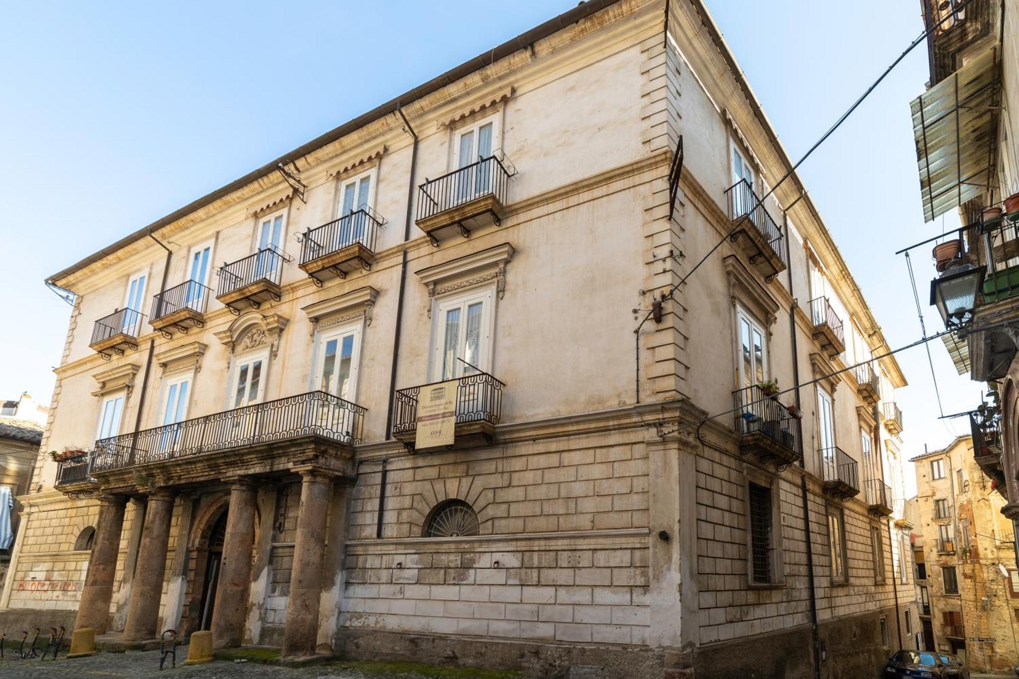 Dimora Storica Giostra Vecchia - Palazzo Grisolia 1809 Cosenza Kültér fotó