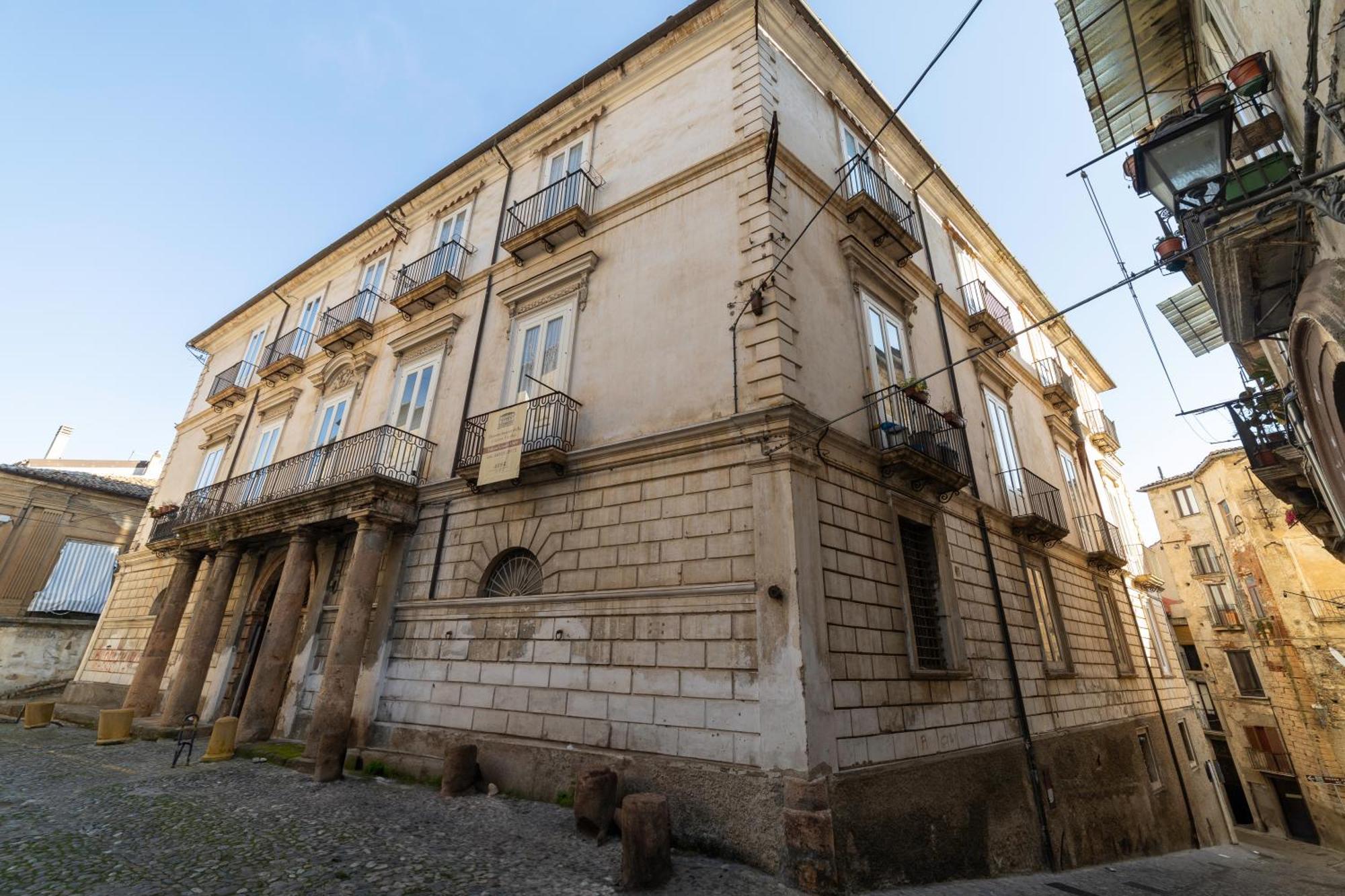 Dimora Storica Giostra Vecchia - Palazzo Grisolia 1809 Cosenza Kültér fotó