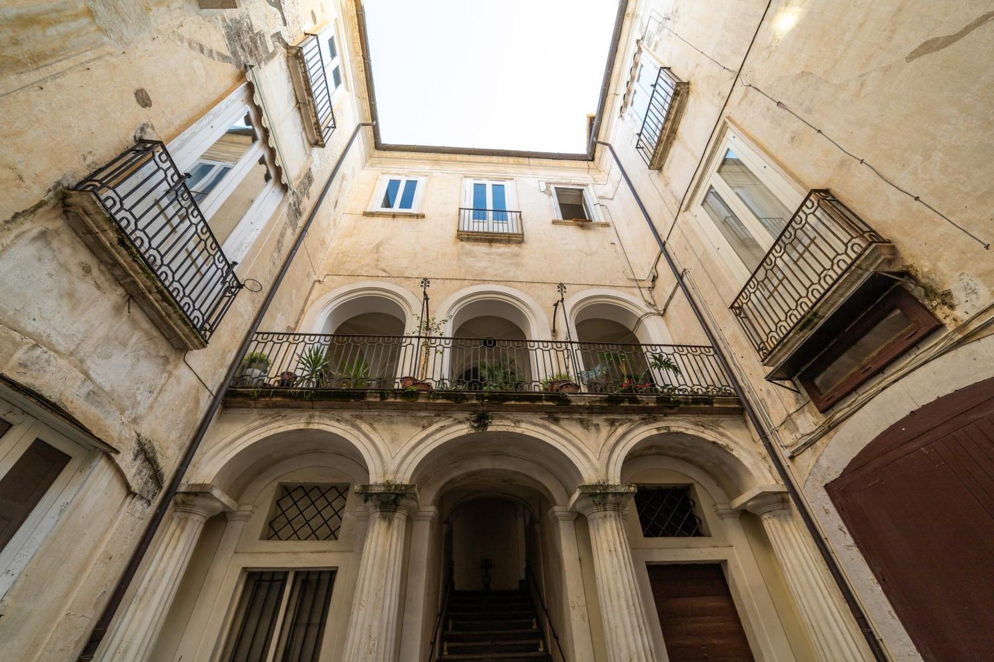Dimora Storica Giostra Vecchia - Palazzo Grisolia 1809 Cosenza Kültér fotó
